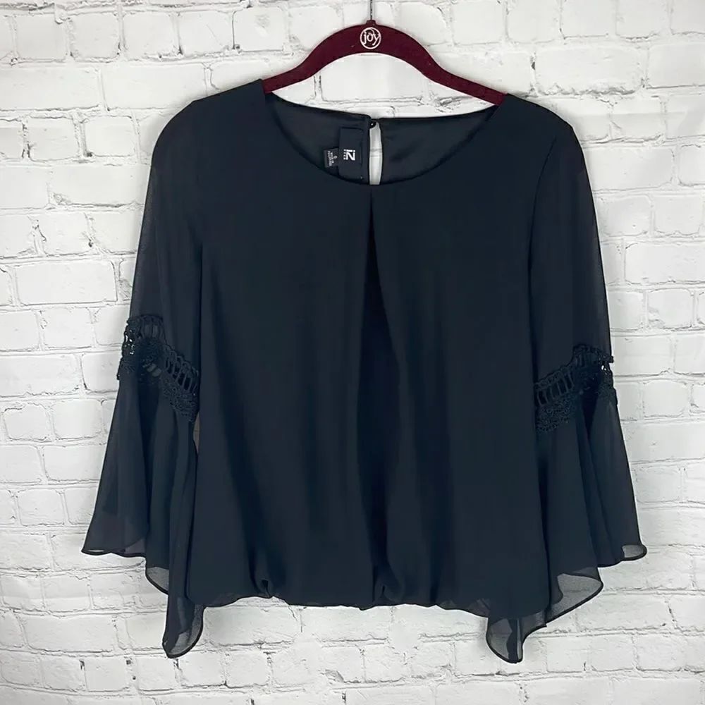 IZ Byer Sheer Lined Top w/Flare Sleeves Size Small